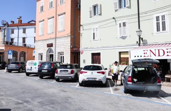 Parkiranje v Istri dražje kot drugod