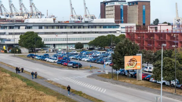 Gradnja novega zdravstvenega centra v Kopru bo &ldquo;odžrla&rdquo; sto parkirnih mest