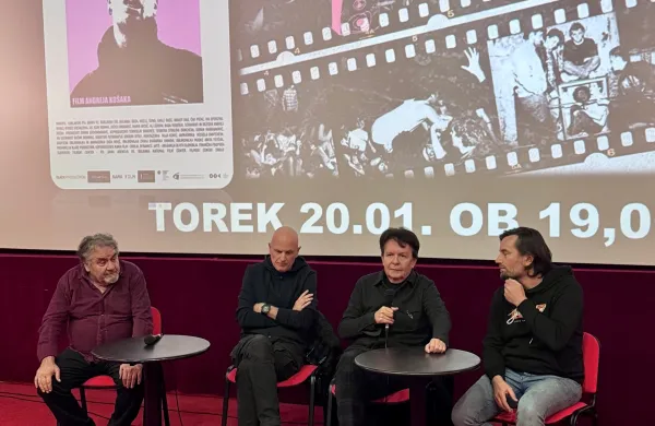 O filmu in zgodovini punka na slovenskem so se pogovarjali (z leve): Boris Bradač, Robi nekineki, Andrej Ko&scaron;ak in Erik Toth