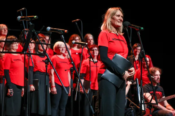 Kombinatke so v razprodani dvorani Kina &Scaron;i&scaron;ka predstavile svoj novi album Upor in pika.