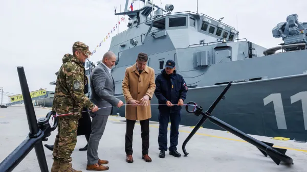 Ankaran, 30.1.2026Slovenska vojska, Mornariski divizijon Proslava prenovljena bojna ladja Triglav, svecano rezanje trakuMinister za obrambo Sajovic