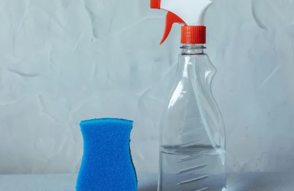 Kuhinjsko gobico vsaj enkrat na teden vstavite v mikrovalovno pečico za eno minuto, da pobijete nevarne bakterije.