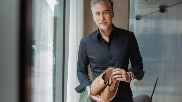 "Vsak otrok si zasluži varno in ljubeče otro&scaron;tvo," pravi Jan Plestenjak. 