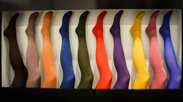 (MODA) Seksi skrivnost v tanki nitki: Pred prvim no&scaron;enjem jih za nekaj ur postavite v zamrzovalnik