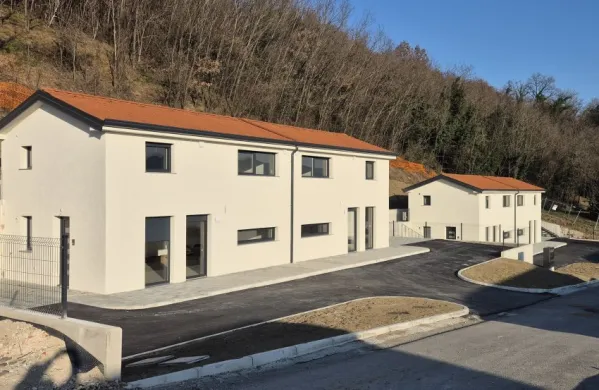 Prve hi&scaron;e za mlade v Dobravljah so nared, najemniki izbrani