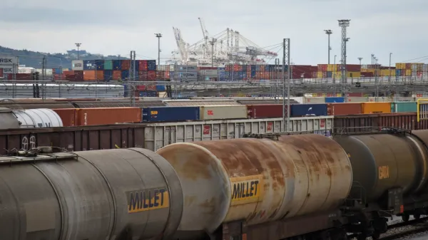 Luka Koper: Med črpanjem goriva je smrdelo po gnilih jajcih