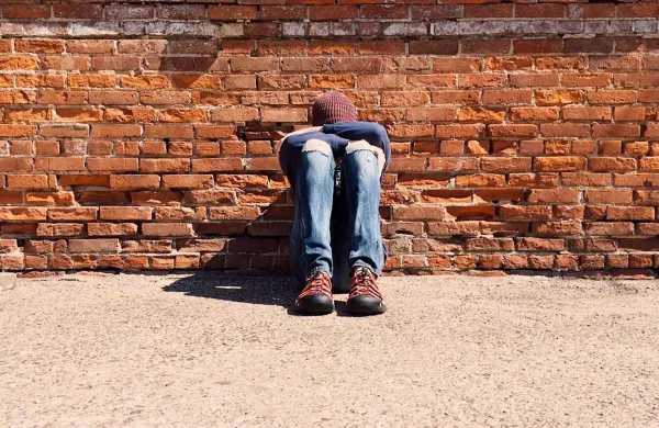 Mama kot iz nočne more: sin je moral lizati strani&scaron;čno &scaron;koljko, na posteljo mu je stresla biolo&scaron;ke odpadke