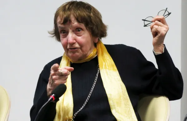 Jolka Milič, Sežana, Kosovelova knjižnica, Ta veseli dan kulture 3. december 2015, predstavitev slovensko-italijanske pesni&scaron;ke antologije Poezija - bla, bla, bla od A do&nbsp;...?/Poesia - bla, bla, bla dalla A alla&nbsp;...?