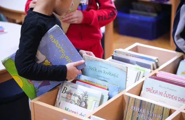 Izola, 11.01.2023Osnovna &scaron;ola O&Scaron; Vojka &Scaron;muc, knjižnica, branje, bralna pismenost