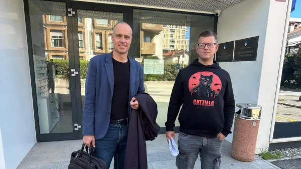 Rok Prelaz, ob njem njegov odvetnik Edi Ermenc, se bo pritožil na sodbo novogori&scaron;kega sodi&scaron;ča, ki ga je obsodilo na pogojno kazen zaradi &scaron;ikaniranja in groženj sodelavki.