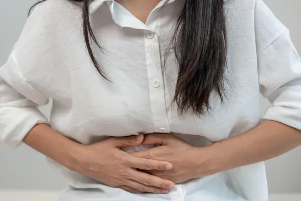 stomach ache. Asian women have abdominal pain, indigestion, gastritis, menstrual cramps, flatulence, diarrhea, distention, colon cancer, belly inflammation problem, suffer food poisoning, abdomen,Image: 996040675, License: Royalty-free, Restrictions:, Model Release: no, Credit line: chaiyan Anuwatmongkonchai/Alamy/Profimedia