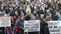 Ljubljana, Drzavni zbor.Priprava protesta s strani Zdruzenja slovenske kmecke iniciative in drugih kmetijskih organizacij.
