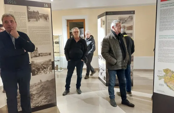 V Pomniku braniteljem slovenske zemlje o dolgih 29 mesecih so&scaron;ke fronte