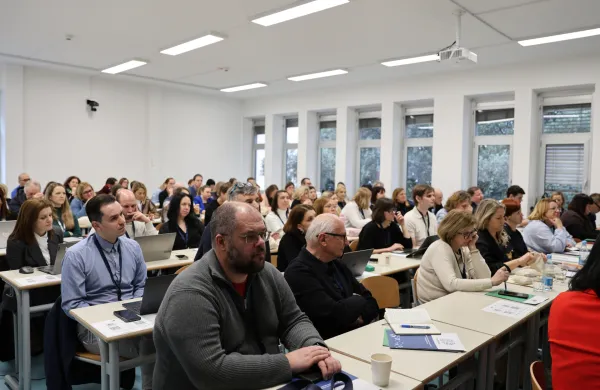 Uspe&scaron;no zaključena konferenca projektov vključevanja temeljnih vsebin računalni&scaron;tva in informatike B-RIN in MARiNKA