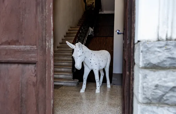 Z razstave kiparja Tomaža Furlana v piv&scaron;ki Hi&scaron;i kulture