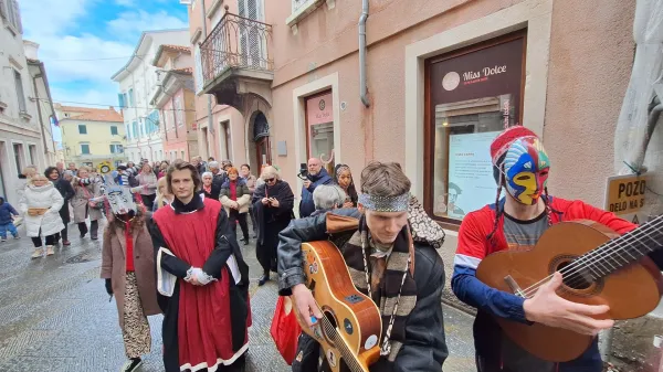 Koprsko karavano je "vodil" domači pesni&scaron;ki kolektiv P&ecirc;ro Sŕce.