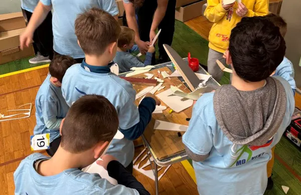 Dolgo so vztrajali v zraku