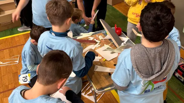 Dolgo so vztrajali v zraku