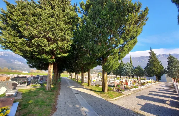 DIIP ?iritev pokopali??a Ajdov??ina zelene povr?ine za raztros skupna grobnica&nbsp;..... ?arni zid 