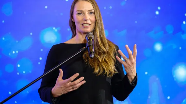 Italija, Cortina d'Ampezzo.25. zimske OI v Milanu in Cortini d'Ampezzo.Slavnostno odprtje slovenske hise v Cortini d'Ampezzo.Smucarka Tina Maze.