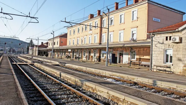 Slovenske železnice, železni&scaron;ka postaja Divača