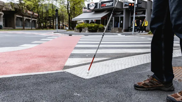 slepi slabovidni talne oznake dostopnost