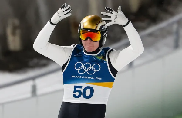 Italija, Predazzo.Zimske olimpijske igre 2026.Smucarski skoki, moska tekma na srednji skakalnici.Slovenski skakalec Domen Prevc.