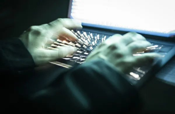 Prevedli so orodje za preprečevanje &scaron;irjenja intimnih posnetkov mladostnikov