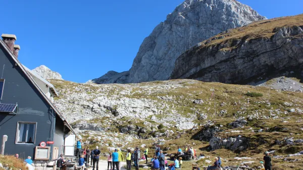 Kočo na Mangartskem sedlu bodo prenovili, v Čezsoči bo &scaron;portni park