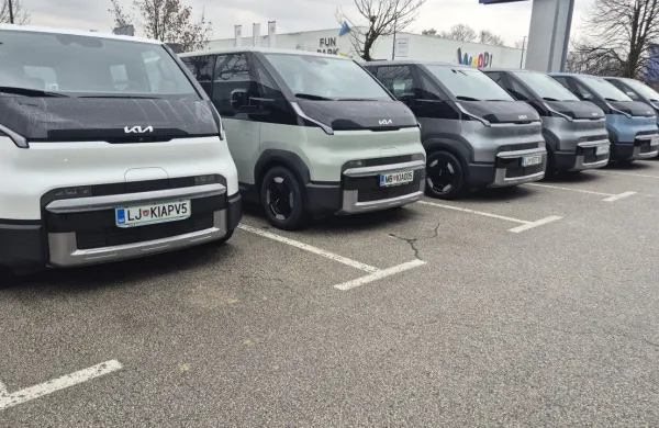 Začetna cena za potni&scaron;ko verzijo je postavljena na 41.599 evrov, medtem ko je tovorni PV5 &scaron;e za dva tisočaka cenej&scaron;i.