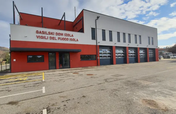 Novi izolski gasilski dom je zgrajen, a &scaron;e vedno sameva