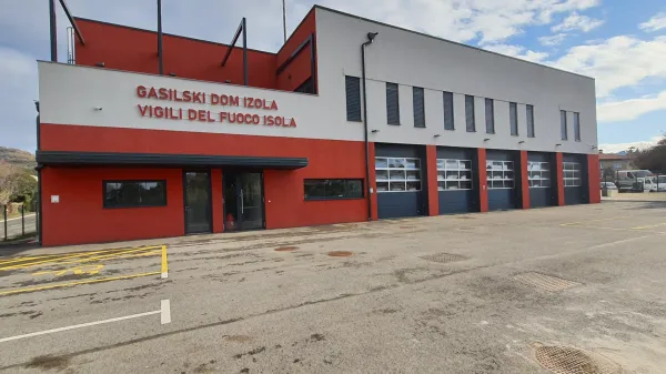 Novi izolski gasilski dom je zgrajen, a &scaron;e vedno sameva