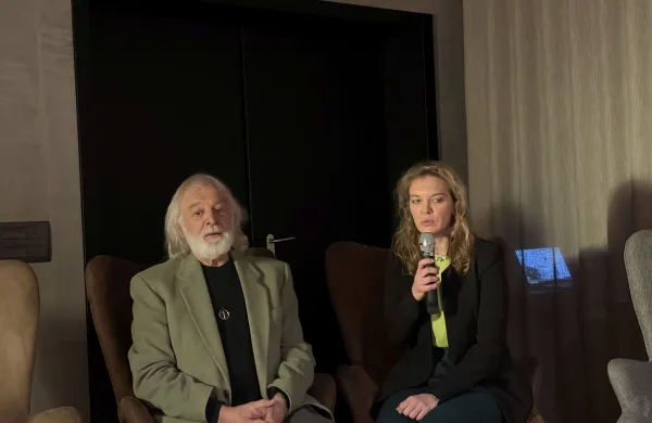 Filmsko potovanje med staroverskimi obrednimi mesti