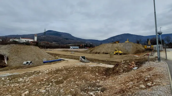 V poslovni coni Kromberk so končno začeli graditi prve hale. Nov razpis bo, ko se bodo opogumili investitorji.