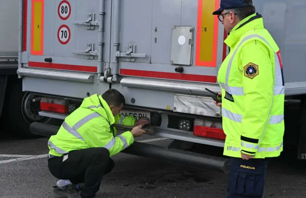 nadzor prometa, nadzor, policija, europol, tovornjaki, avtobusi, povir, avtocesta, in&scaron;pektorat