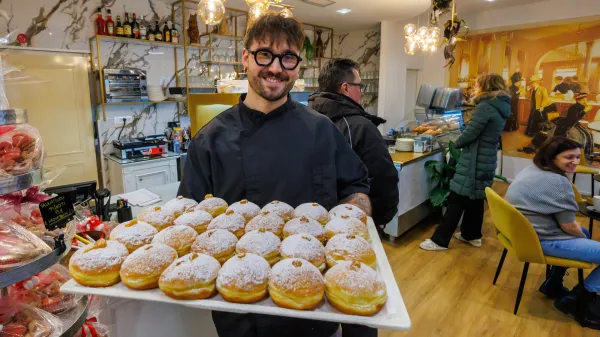 "Krofe pripravljamo in cvremo, vse dokler zmoremo"