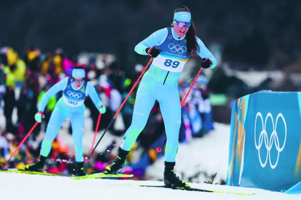 Slovenski smučarski tekačici Lucija Medja in Tia Janežič.