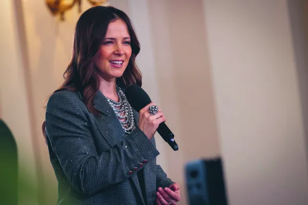 Ljubljana, predsedniska palaca.Predsednica republike Natasa Pirc Musar je glasbenici Eldi Viler vrocila drzavno odlikovanje red za zasluge ob njeni sestdesetletnici uspesnega glasbenega delovanja in za izjemni prispevek k slovenski popularni glasbi.