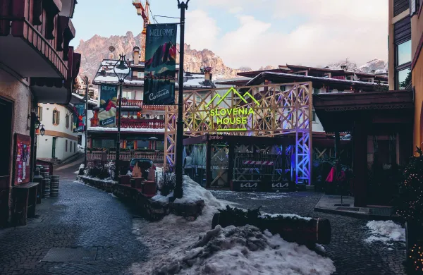 Italija, Cortina d'Ampezzo.Slovenska hi&scaron;a v Cortini d'Ampezzo.