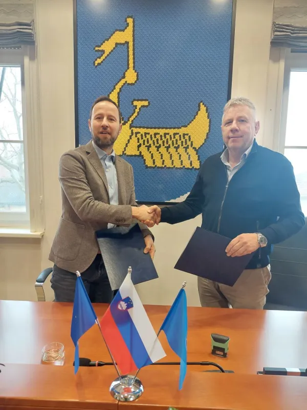 Župan Občine Ilirska Bistrica dr. Gregor Kovačič in direktor Godina d. o. o. Maks Godina.