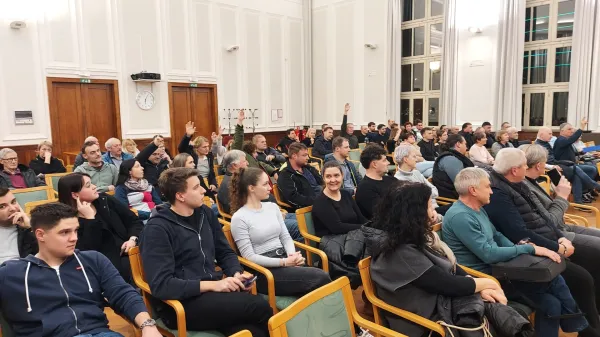 Načrtovana bazna postaja je razdelila krajane Aj&scaron;evice