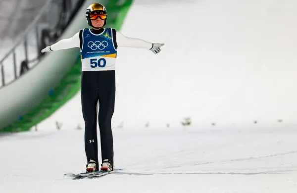 Italija, Predazzo.Zimske olimpijske igre 2026.Smucarski skoki, moska tekma na srednji skakalnici.Slovenski skakalec Domen Prevc.