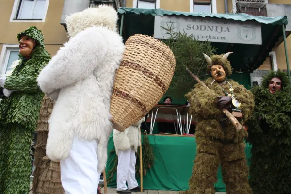 Jubilej, a Pust jih je lomil