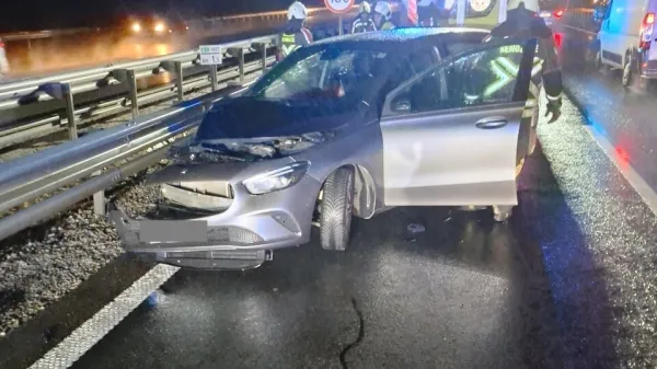 Z avtom trčila v kombi in invalidski voziček