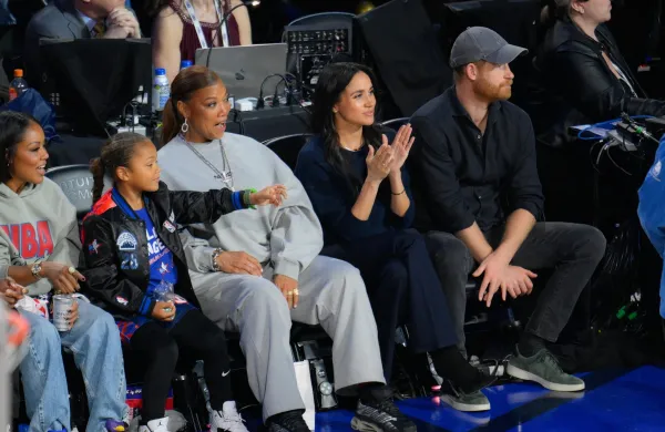 Princ Harry in Meghan Markle sta tekmo vseh zvezd spremljala tik ob parketu v Los Angelesu.