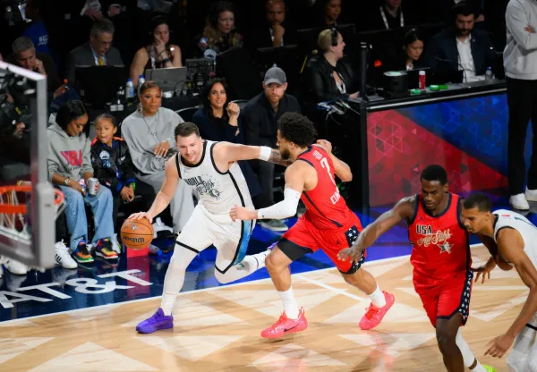 Luka Dončić je kljub velikemu zanimanju tokrat igral le nekaj minut.