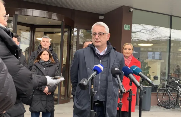 Predsednik SD Matjaž Han ob vlozitvi kandidatne liste stranke SD