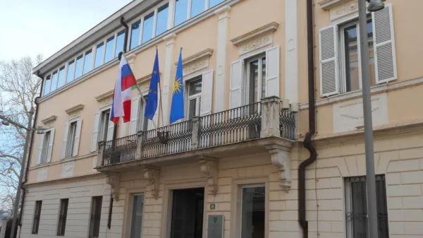 Verdijeva ulica, občinska uprava