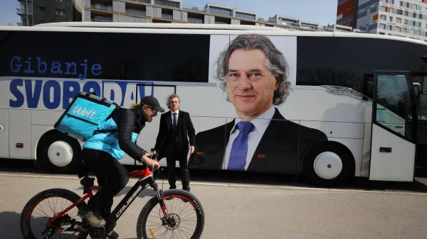 Ljubljana.Gibanje Svoboda je ob zacetku kampanje predstavilo avtobus Svobode, s katerim bodo kandidati stranke obiskovali kraje po Sloveniji in predstavljali volilni program.