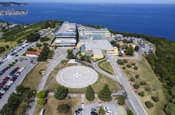 Izola, 08.08.2024Bolni&scaron;nica Izola, Zemlji&scaron;ce kjer se bo gradila Fakulteta za zdravje